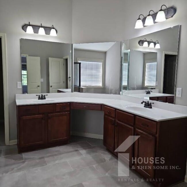 Building Photo - 204 Wild Meadow Dr
