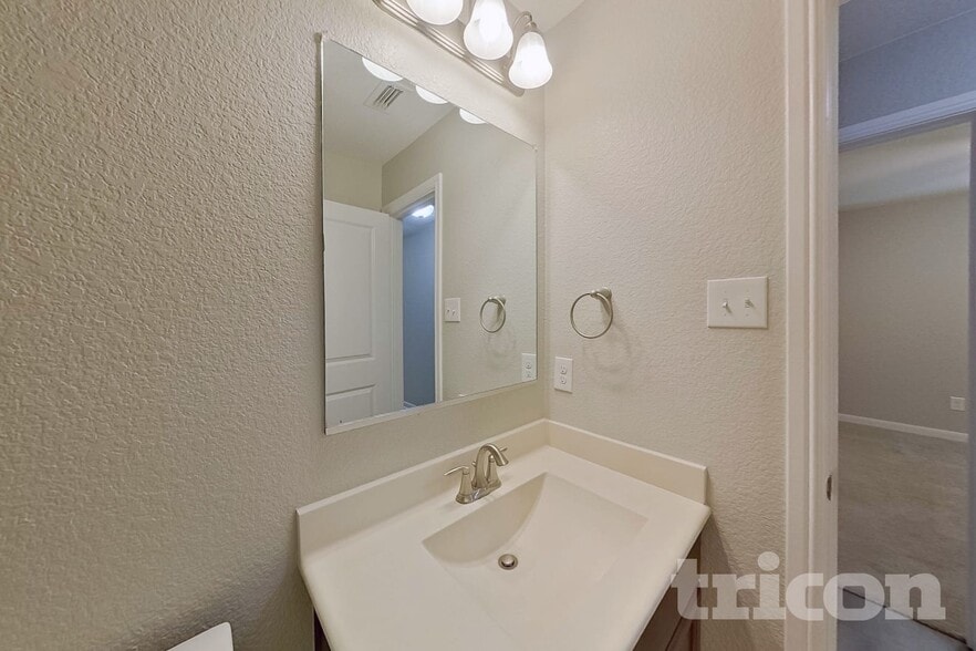 Building Photo - 1214 Cres View Dr