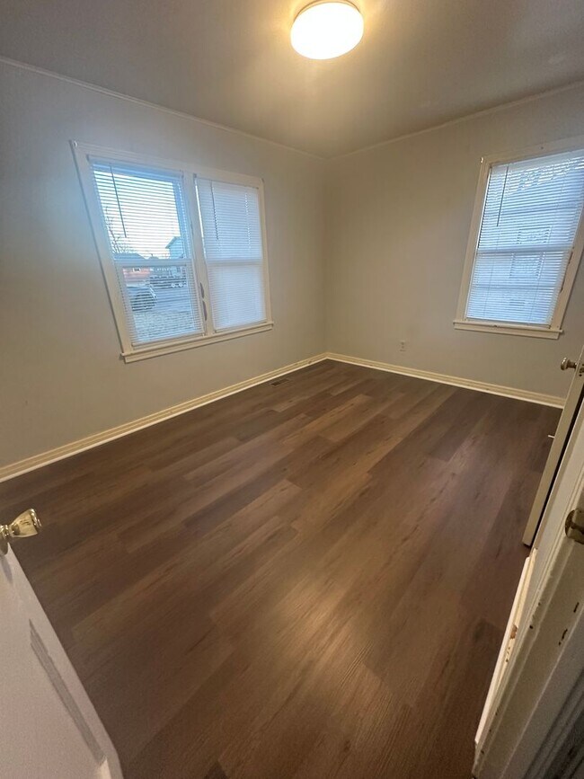 Building Photo - 2 Bedroom, 1 Bathroom House with Detached Garage