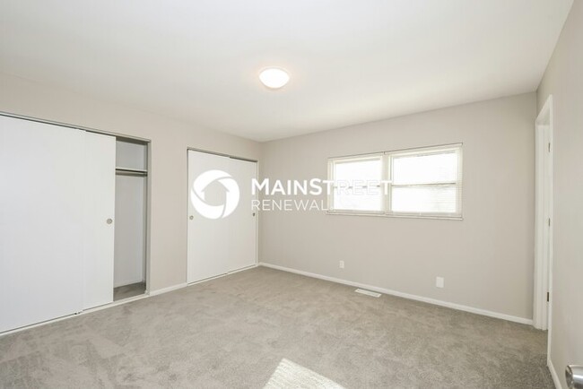 Building Photo - 2105 Wellington Dr