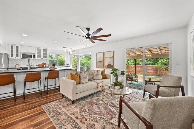 Building Photo - 3405 Santa Fe Dr