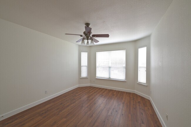Building Photo - 3001 Claybrook Dr