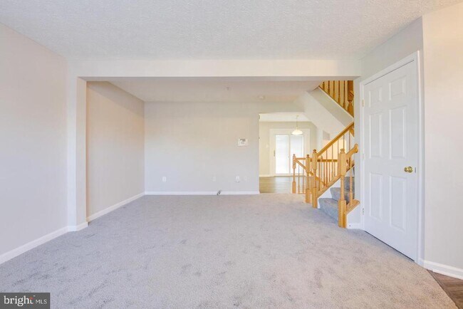 Building Photo - 9307 Vanguard Ct