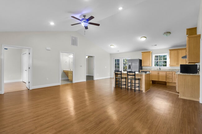 Building Photo - 213 Church Hill Ct