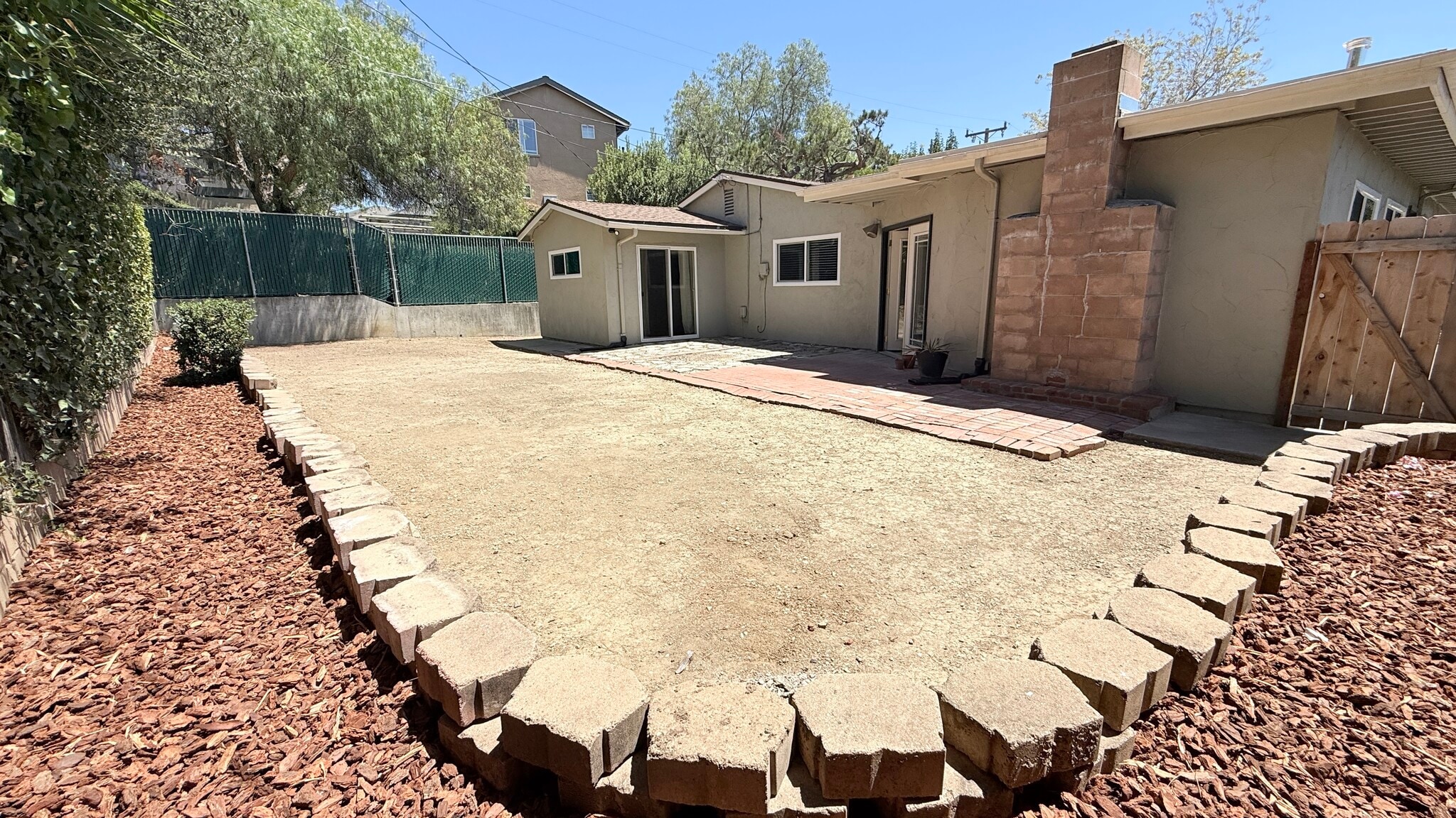 Building Photo - 550 Highland Dr