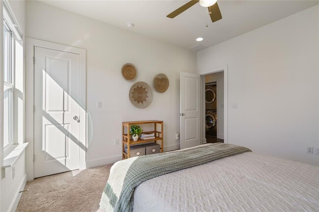 Building Photo - 2708 Halcyon Dr