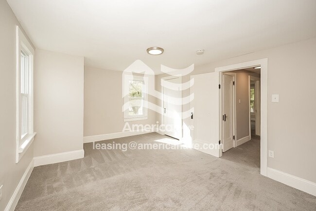 Building Photo - 372 Stanley Rd