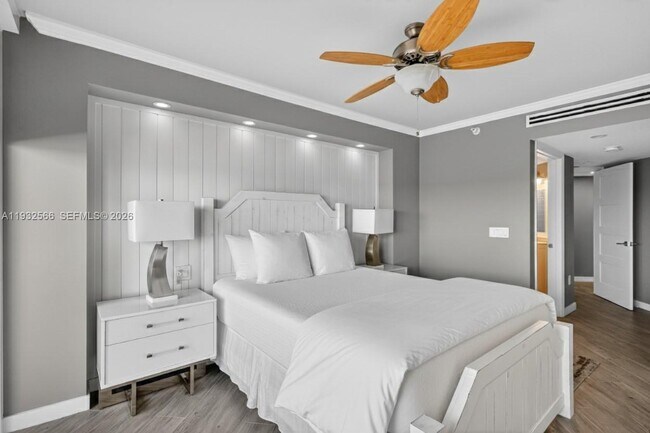 Building Photo - 16711 Collins Ave