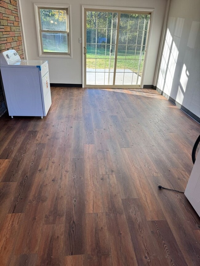 Building Photo - Large 3 Bedroom on Two Acres!