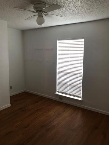 Building Photo - 2021 Meadowbrook Dr