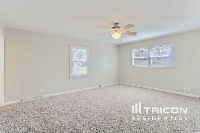Building Photo - 7221 Red Oak Dr