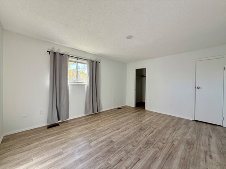 Building Photo - 2708 W 98th Dr