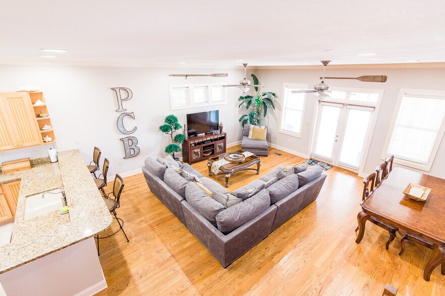 Building Photo - 6226 Thomas Dr