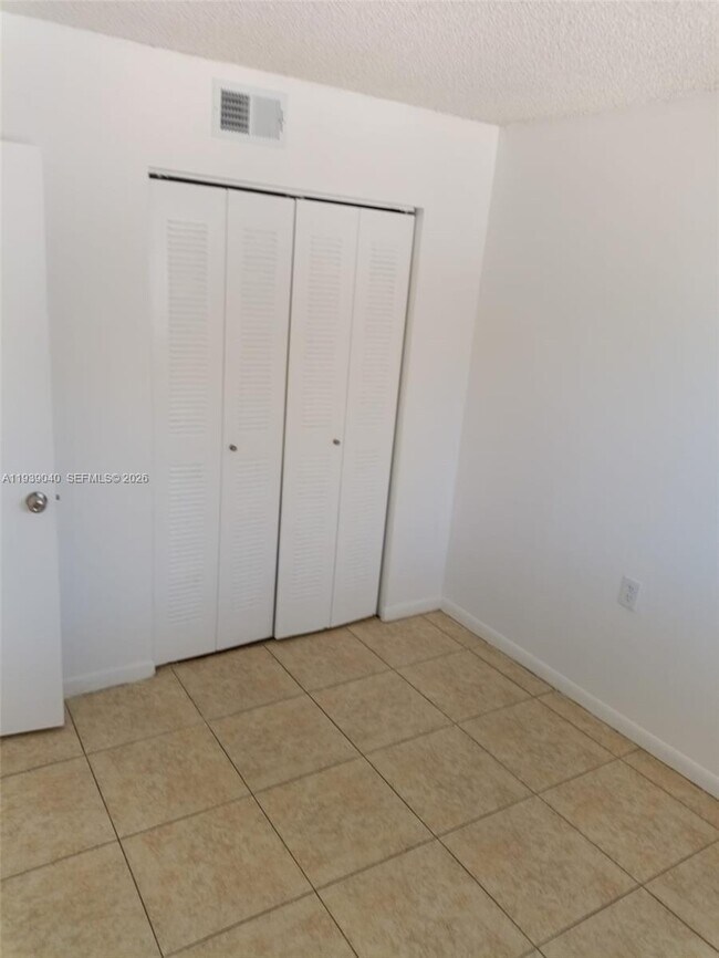 Building Photo - 947 Lake Terry Dr