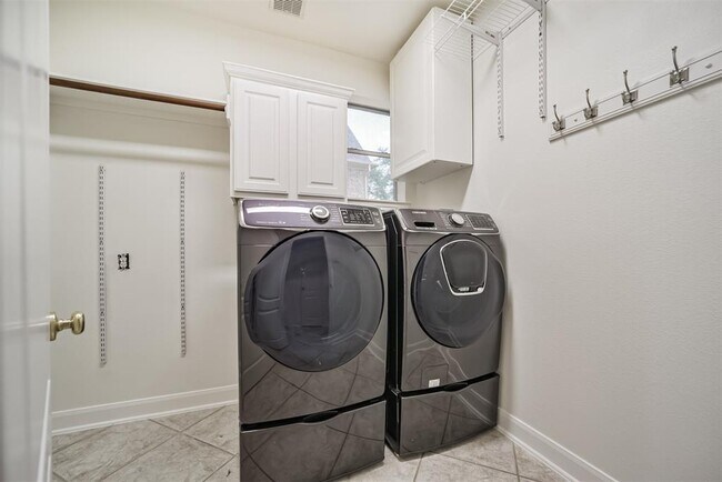 Building Photo - 14015 Falcon Heights Dr