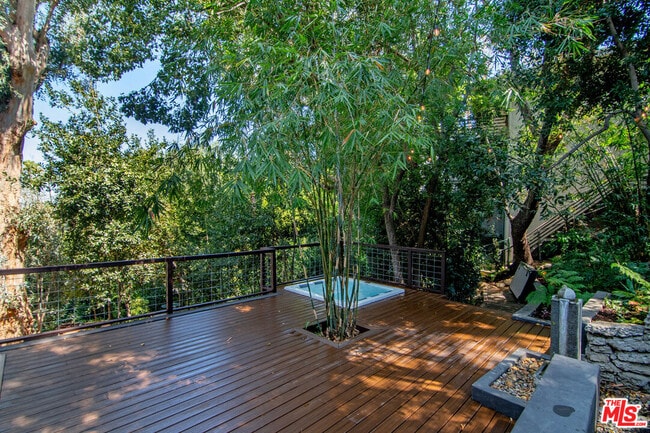 Building Photo - 3475 N Knoll Dr