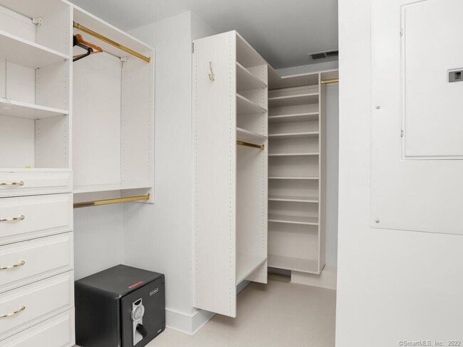 Building Photo - 199 Hillspoint Rd