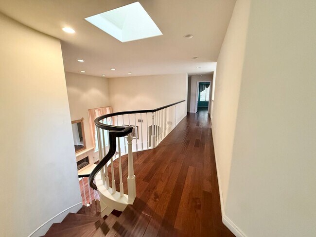 Building Photo - $500 OFF FIRST MONTH! Stunning 4 Bed 4 Bat...