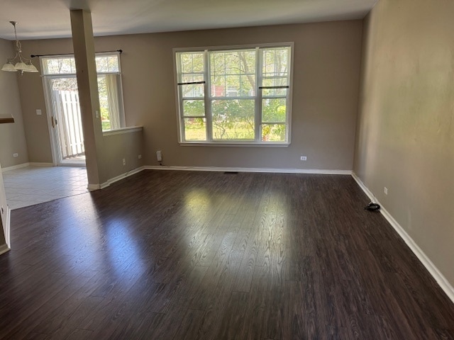 Building Photo - 1435 N Pinehurst Dr