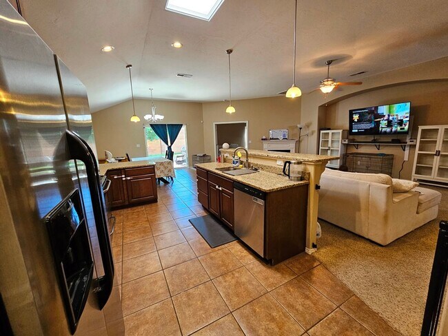 Building Photo - 1461 Tierra Royas