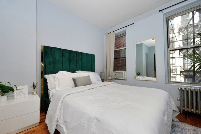 Building Photo - 165 E 89th St