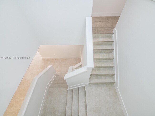 Building Photo - 20729 NE 32nd Ave