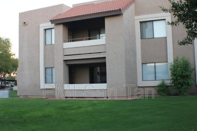 Building Photo - 2146 W Isabella Ave