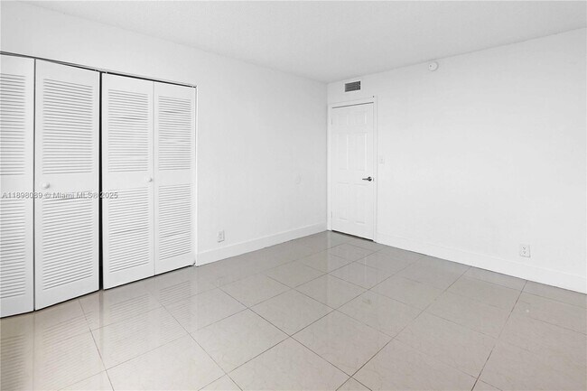 Building Photo - 9001 SW 77th Ave