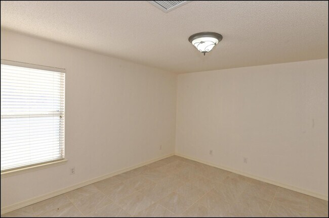 Building Photo - 648 Wind River Ave