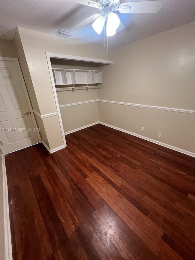 Building Photo - 5063 Heatherhill Ln