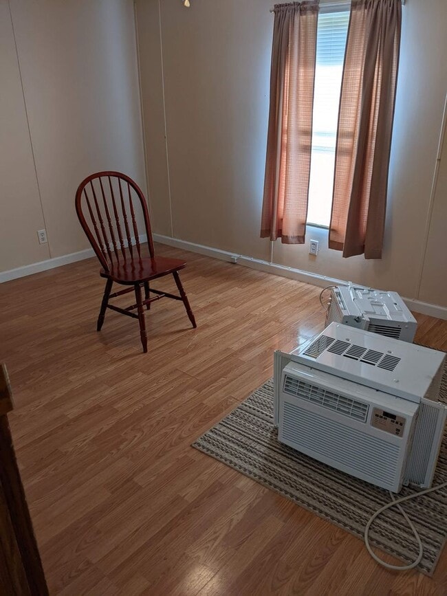 Building Photo - 235 Monarch Ln