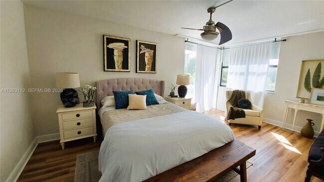 Building Photo - 3375 N Country Club Dr