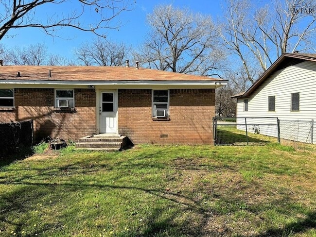 Building Photo - 104 Ave G