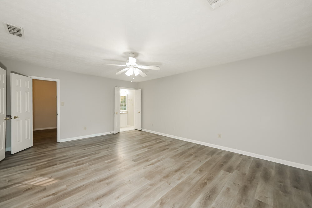 Building Photo - 175 Meadowbrook Dr