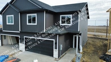 Building Photo - 217 NE Crossing Oaks Ln