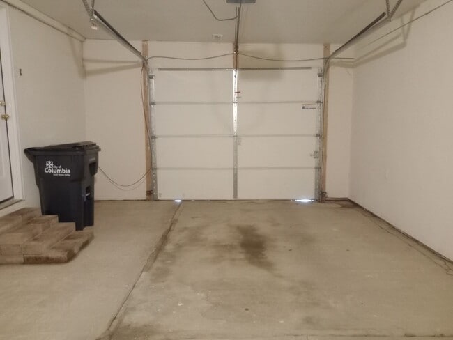 Building Photo - Darling 3 Bedroom Ranch with Fully Fenced ...