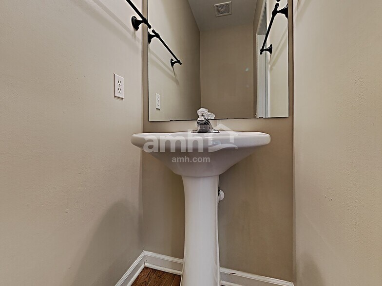 Building Photo - 517 Pritchards Point Dr