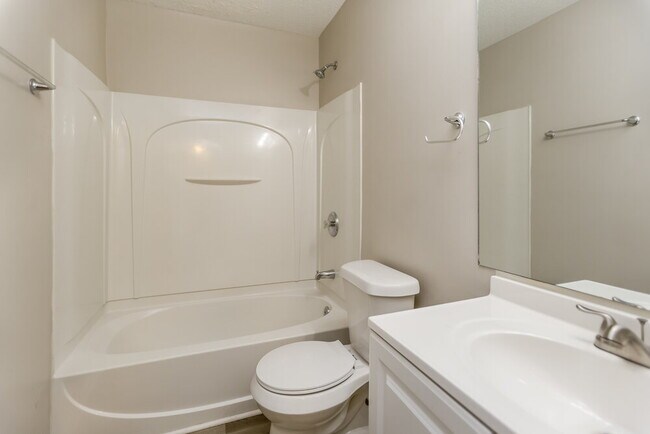 Building Photo - 253 Bainbridge Cir