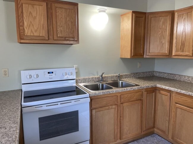 Building Photo - 1655 Pheasant Run