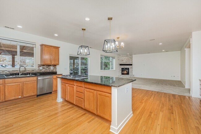 Building Photo - Beautiful Craftsman home available for ren...