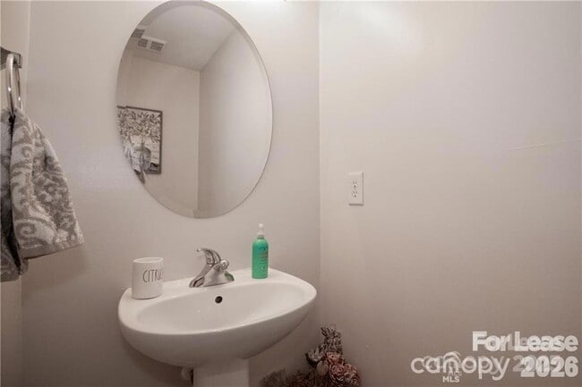 Building Photo - 137 Lynch Cir