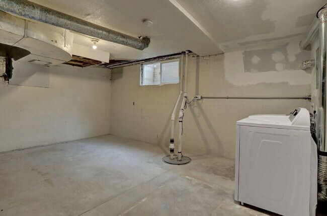 Building Photo - 214 Cheyenne Blvd