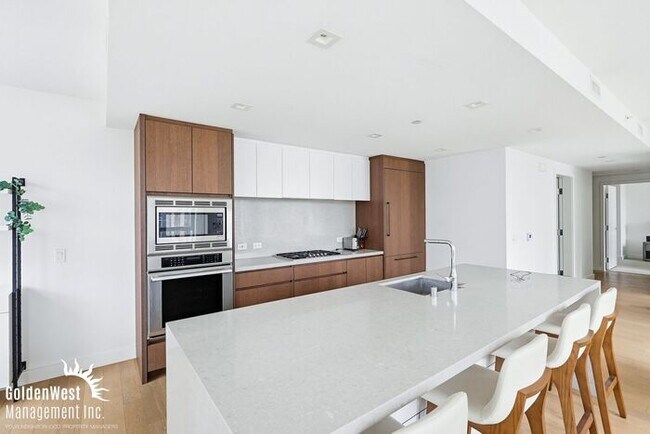 Building Photo - High-Rise Luxury 2Bdm 2Ba Condo in Downtown San Diego!
