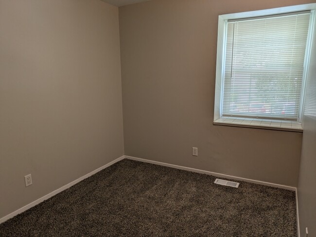 Building Photo - 16H Fernwood Dr