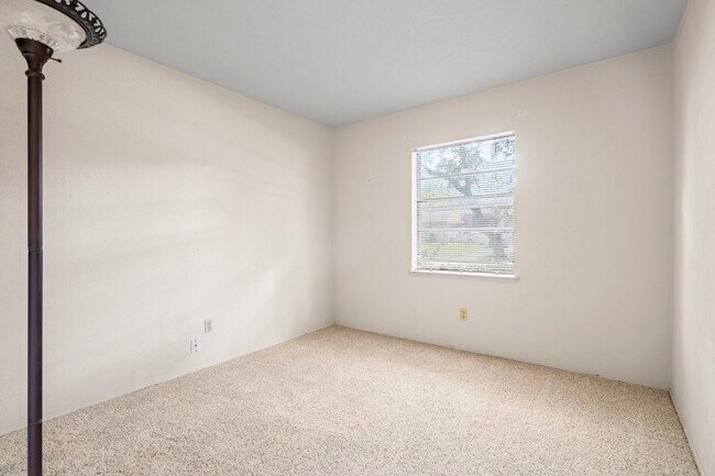 Building Photo - 2126 Turtle Creek Dr