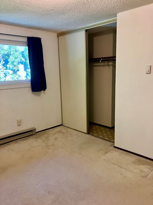 Building Photo - Spacious 2-Bed, 1.5-Bath Home with Firepla...