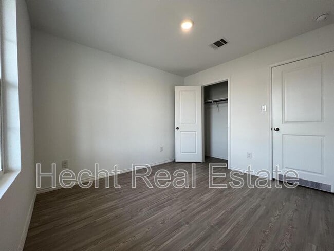 Building Photo - 2938 Shore Lark