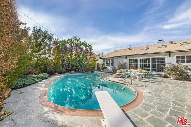 Building Photo - 9418 S 10th Ave