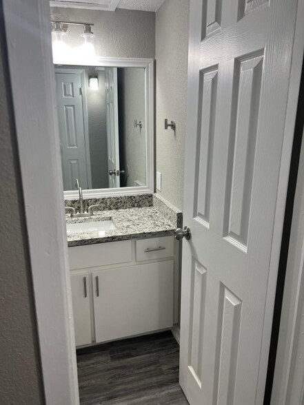 Building Photo - 3203 W Walnut Hill Ln