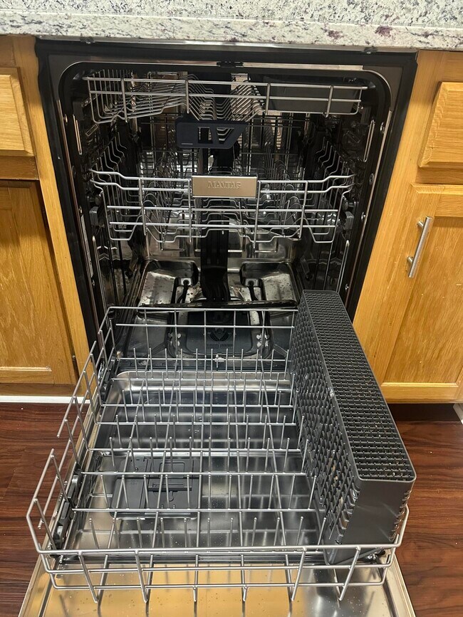 Building Photo - 2005 River Ridge Rd